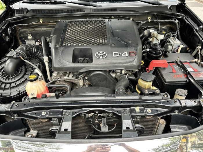 Toyota Fortuner 2.5G MT sx 2015 model 2016 đen .máy dầu